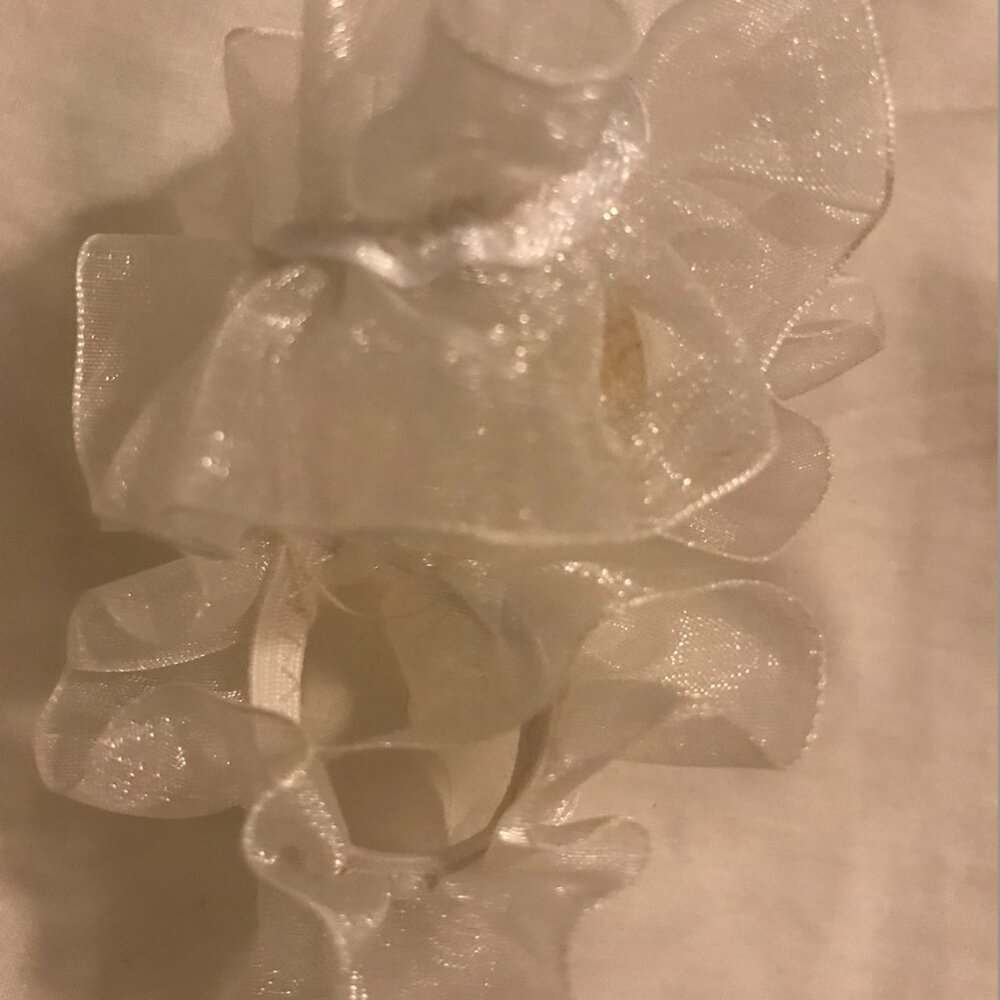 White lace pony tail holder or small bun/updo